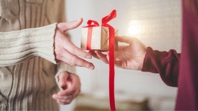 Komplet seks igrač je odlično darilo erotično darilo, seks igrača kot darilo, komplet igrač kot darilo