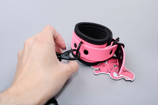 Rožnate svetleče okove Pink Baddie