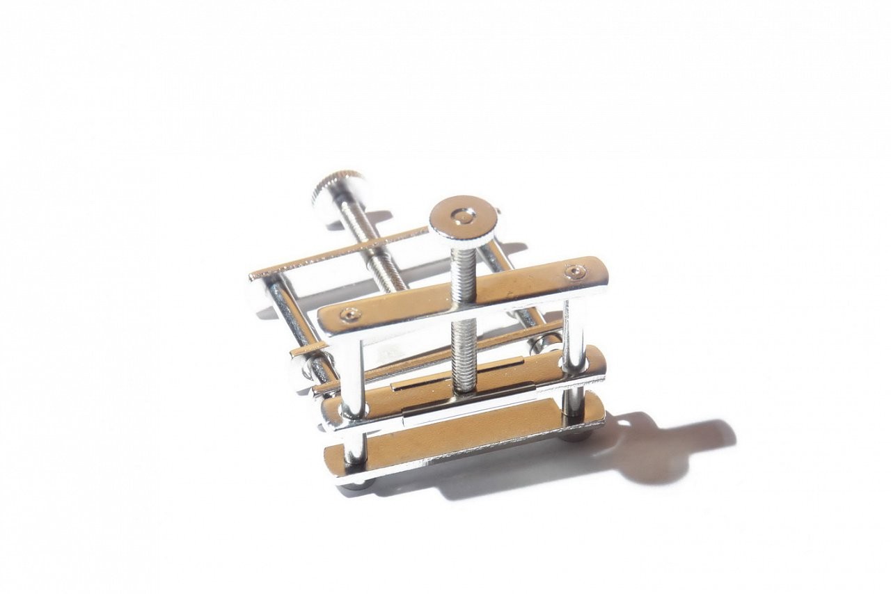 Sponke za bradavice na belem ozadju