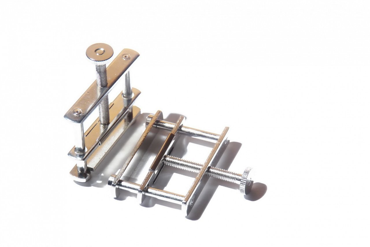 Sponke za bradavice na belem ozadju