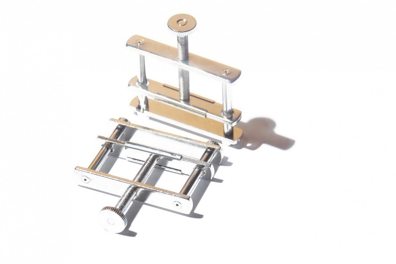 Sponke za bradavice na belem ozadju