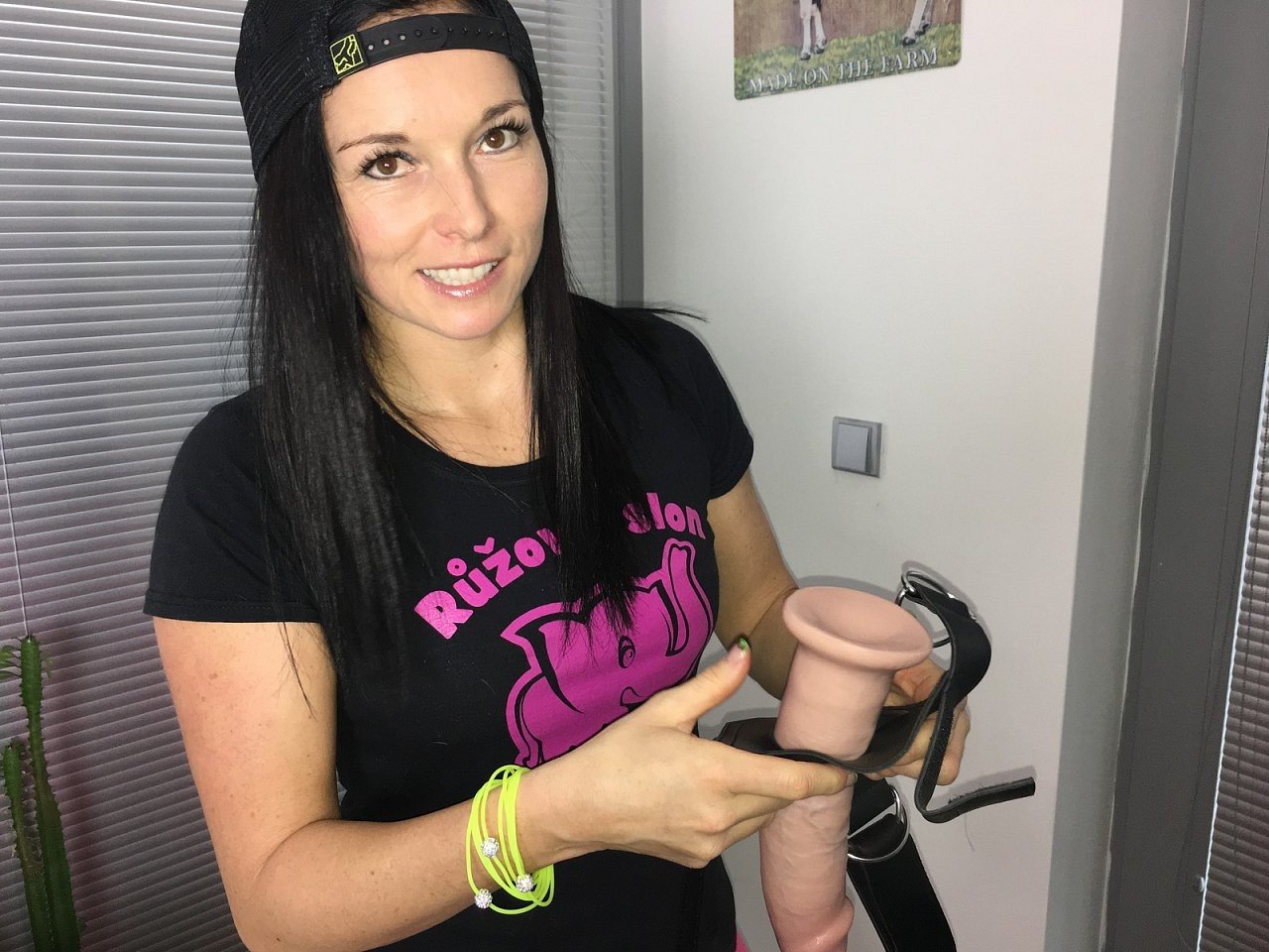 Dominika preizkusi clip-on King Cock XL