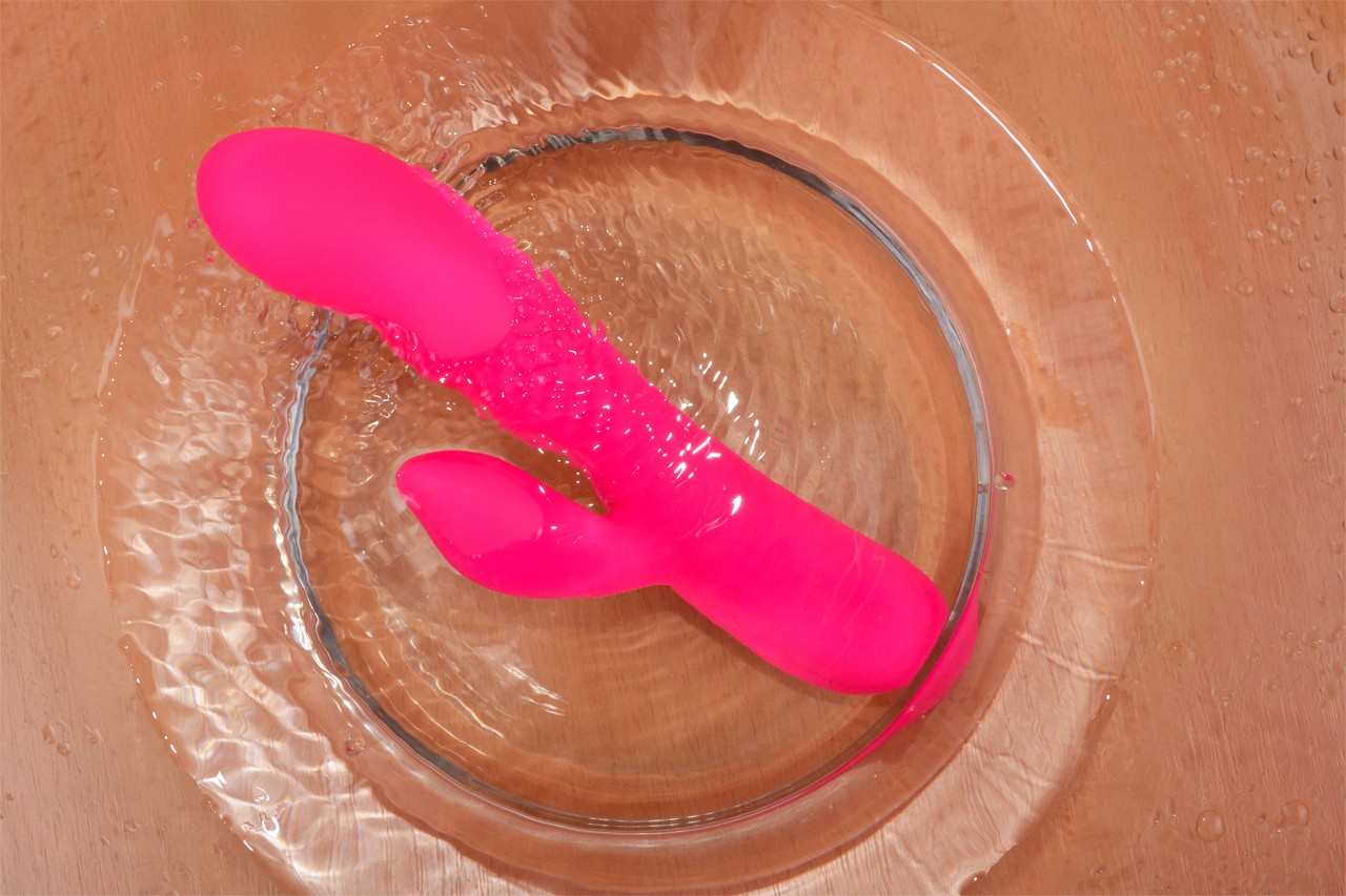 Vibrator Willy Rabbit - vibriranje v vodi