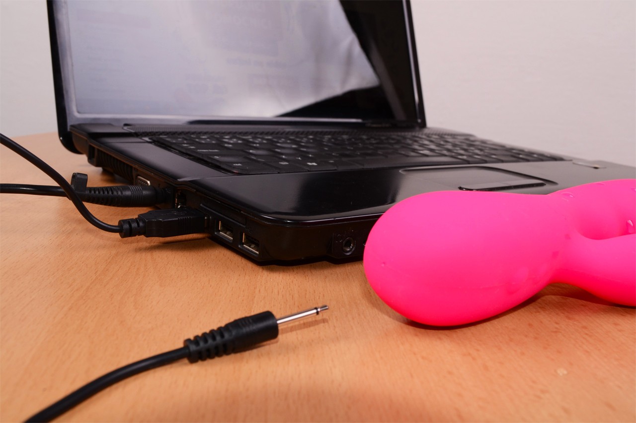 Vibrator Willy Rabbit - polnjenje