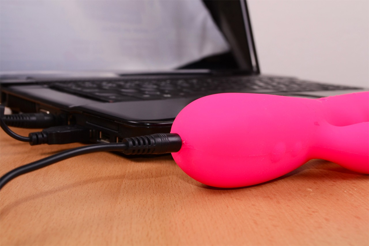 Vibrator Willy Rabbit - polnjenje