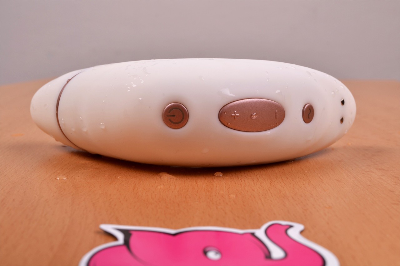 Satisfyer Pro Plus Vibration Pogled od blizu na upravljalne elemente