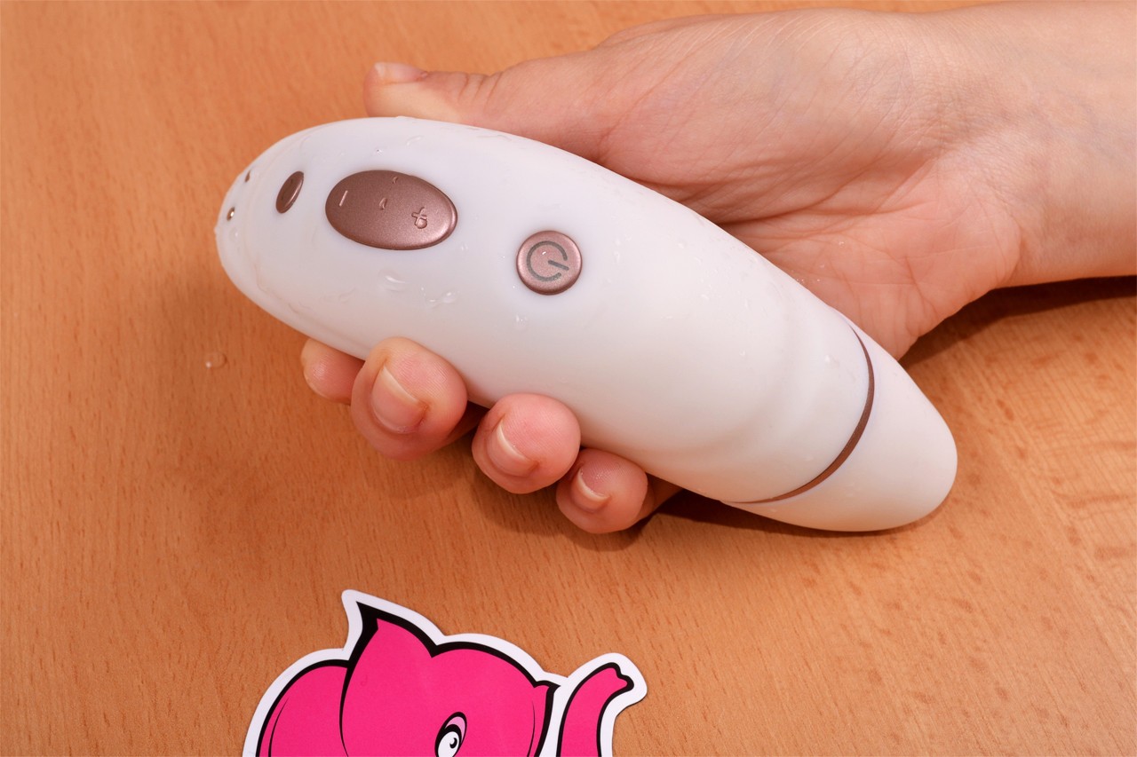 Satisfyer Pro Plus Vibracije v roki