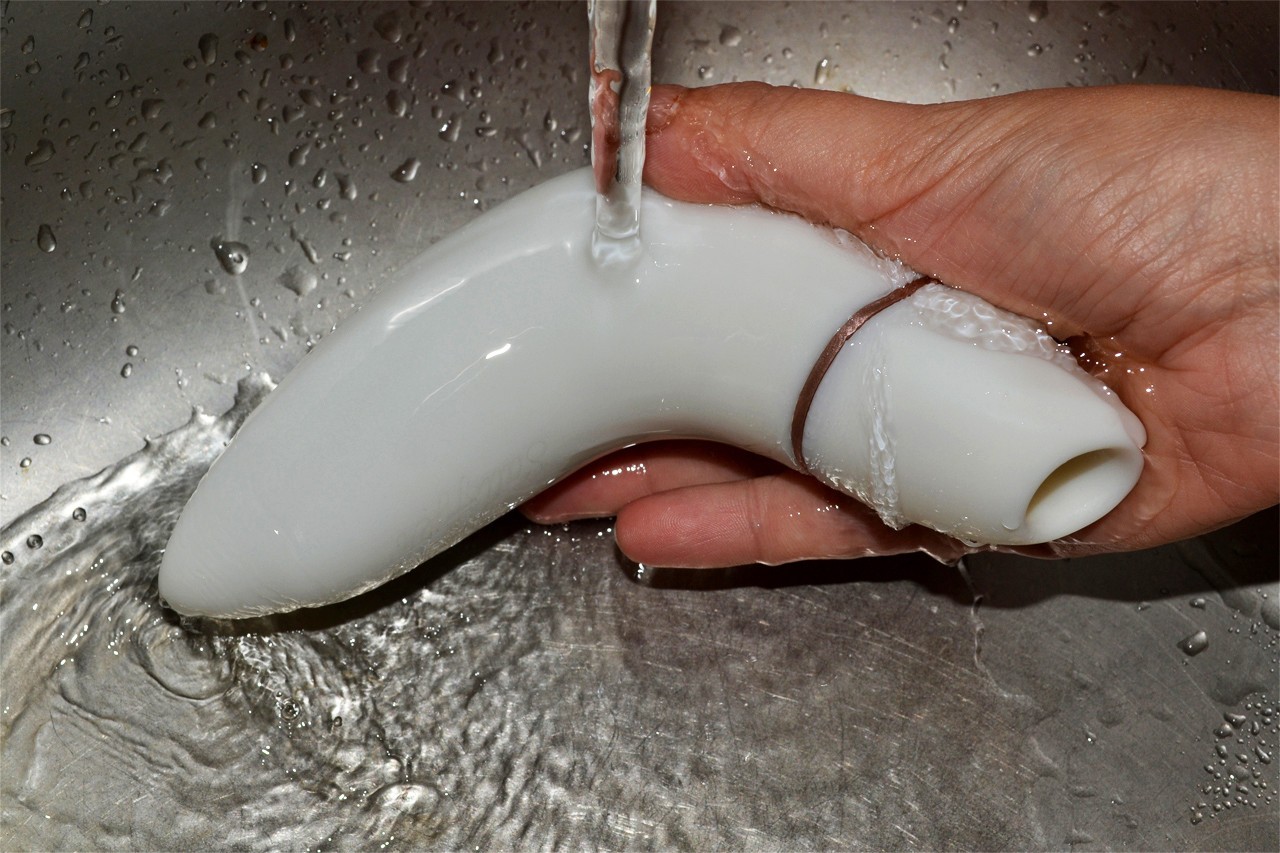 Satisfyer Pro Plus Vibracije testiramo za odpornost na vodo