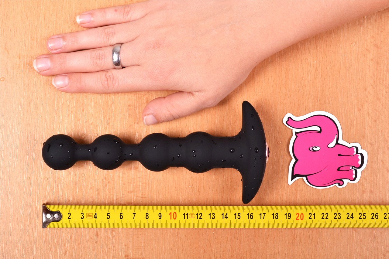 Analne kroglice Vibro Bubbles v primerjavi z dlanjo