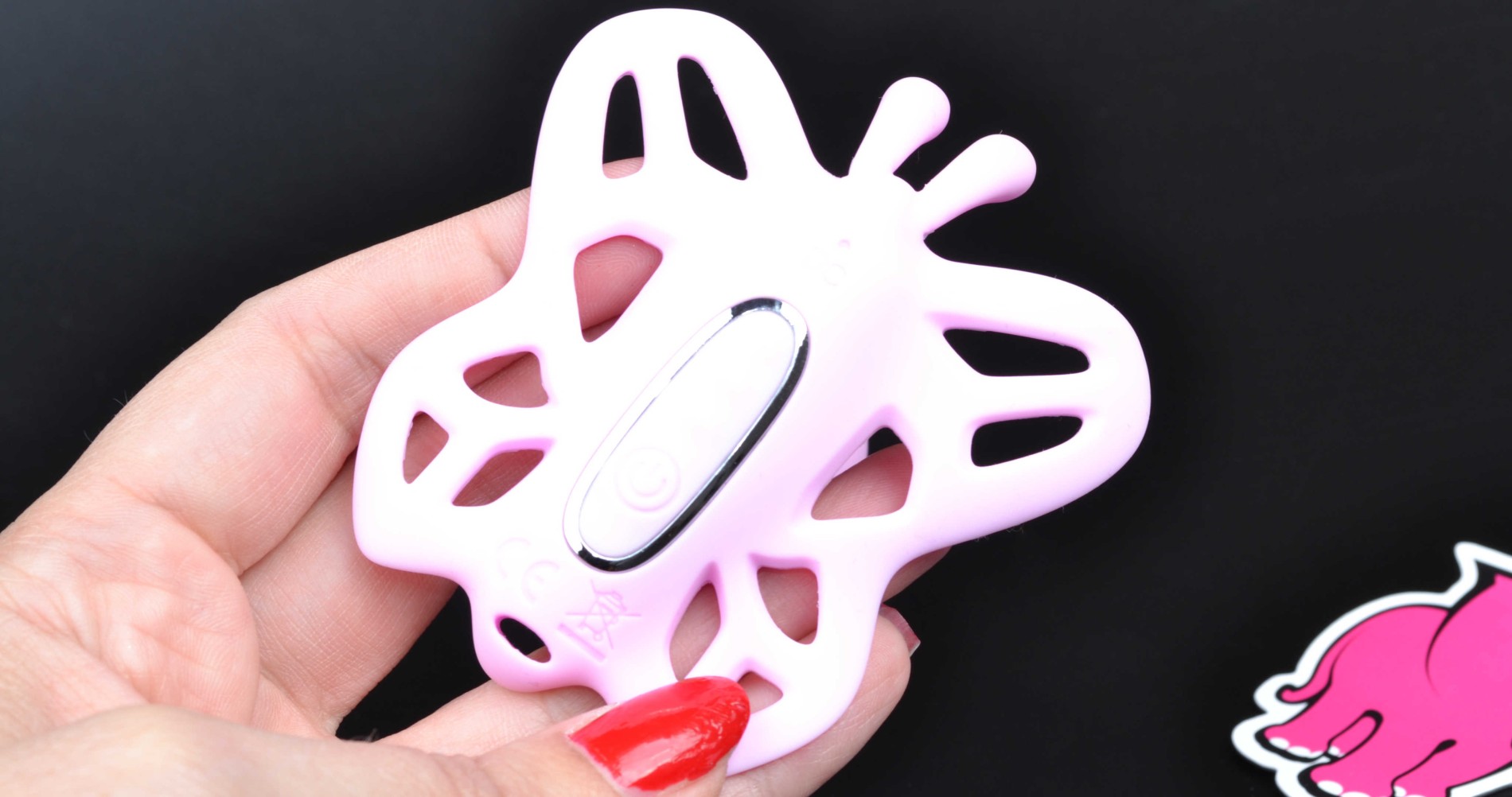 Vibracijski metuljček Darling, v roki