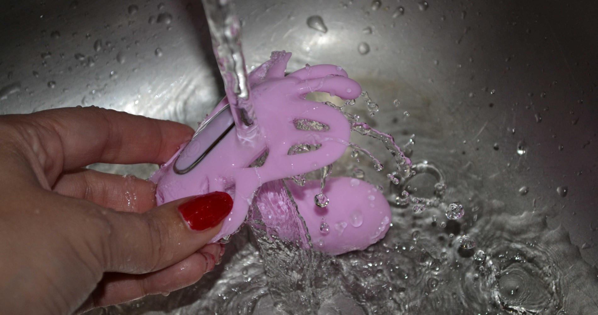 Vibracijski metuljček Darling, operite pod tekočo vodo