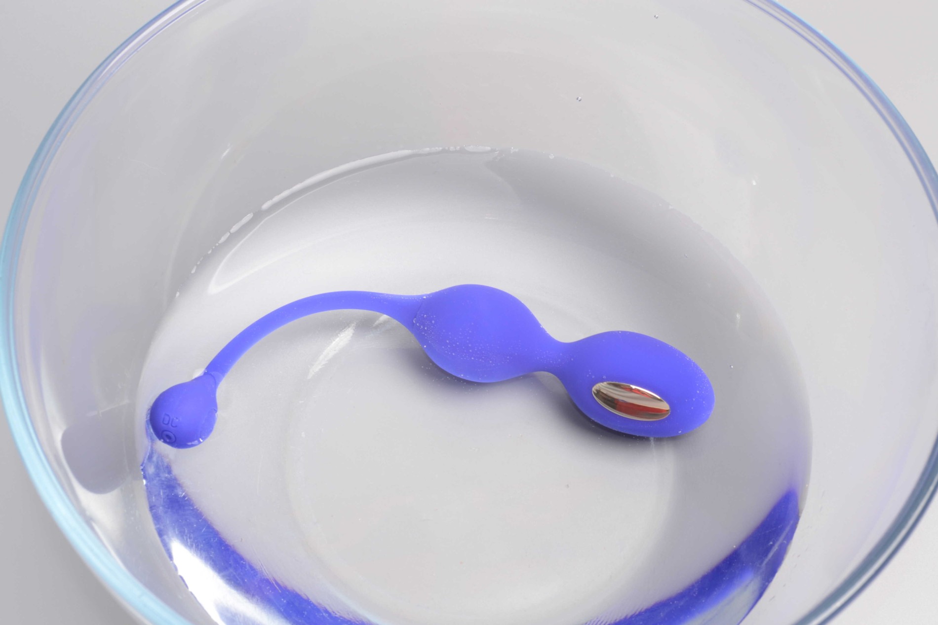 Elektro Venus kroglice Midnight Drive, v posodi z vodo