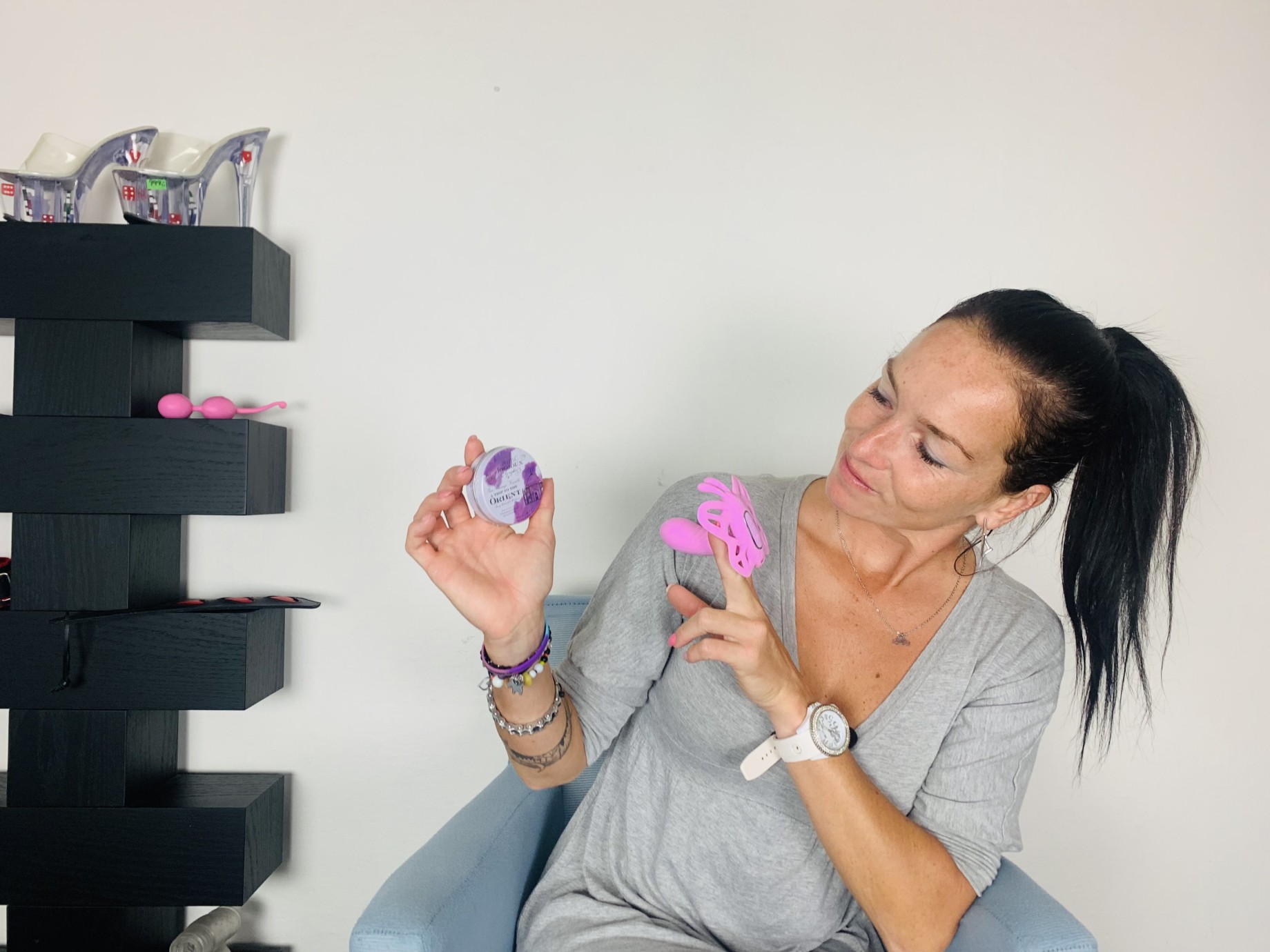 Vibracijski metuljček Darling, Domča