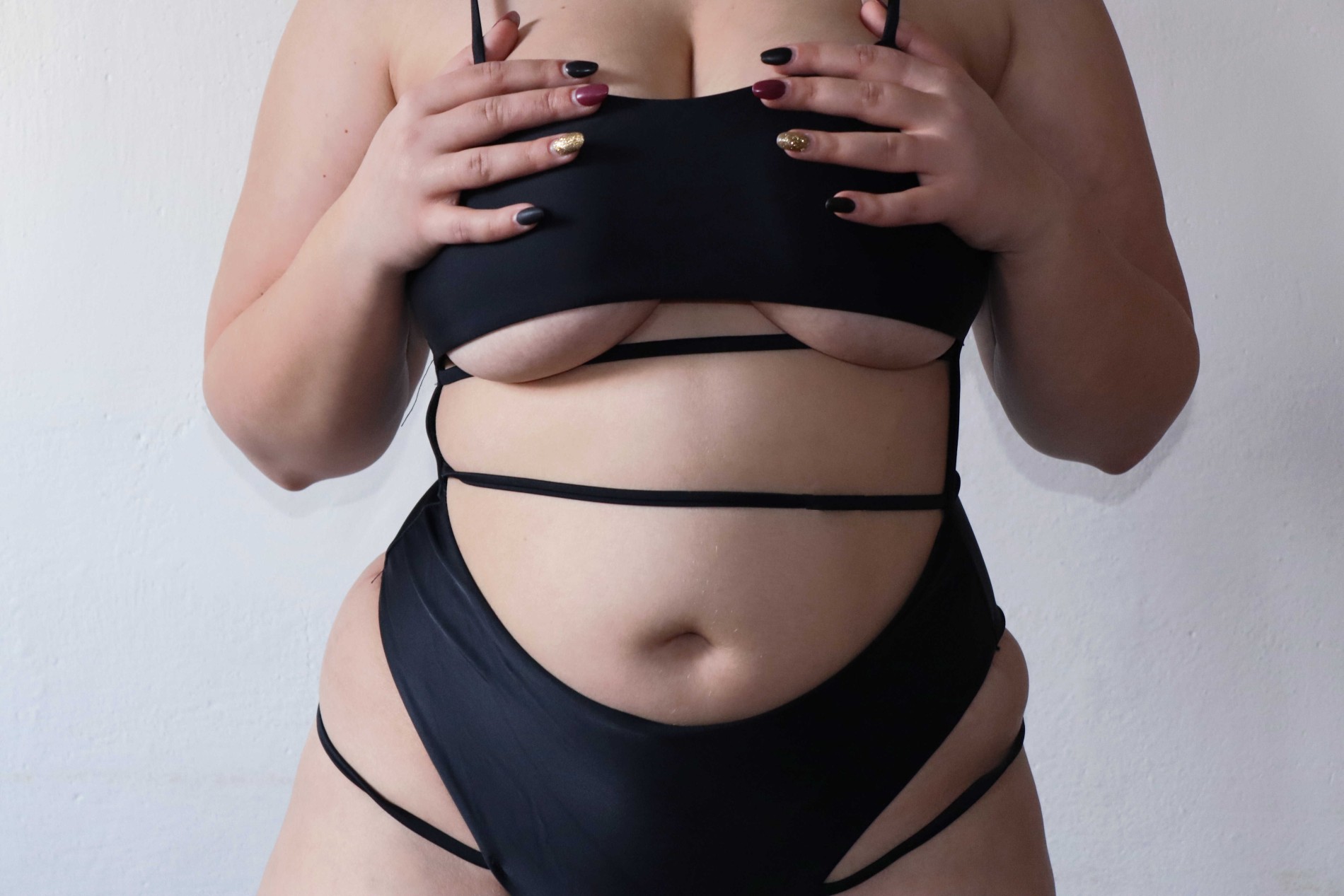 Testerka Jenny je preizkusila enodelne kopalke Black Venus