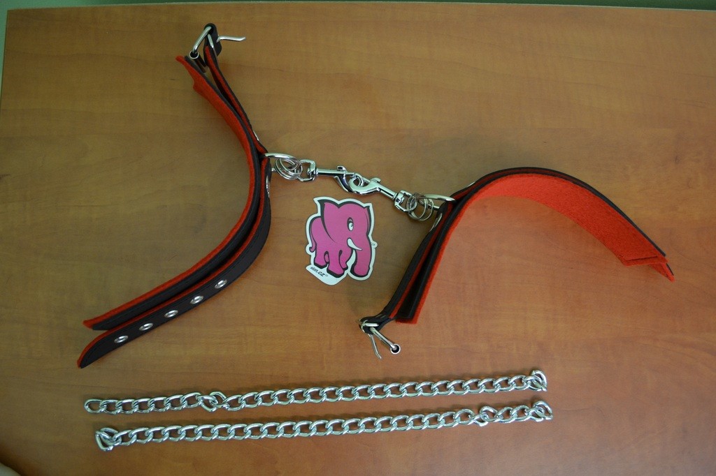 Usnjene zapestnice BlackRed