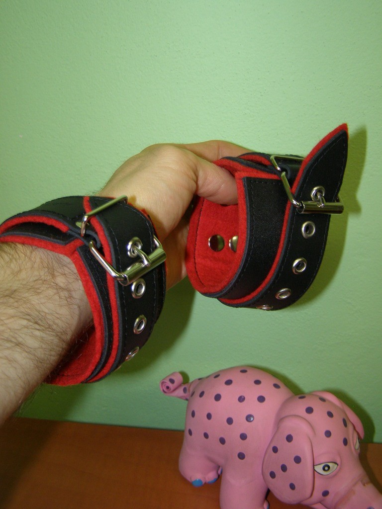 Usnjene zapestnice BlackRed