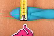 Silikonski vibrator Tiffany Dream - merimo širino vibratorja na pulzacijski točki