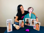 Napihljiva lutka Myaumi, Domča