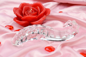 Stekleni dildo Tantric Touch (20 cm) + darilni paket za igrače