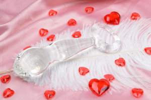 Stekleni dildo Orgasmic Me (11,5 cm) + darilni paket za igrače