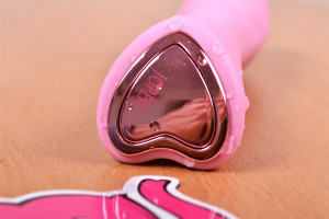 Silikonski vibrator Pink Lover, posnet od spodaj