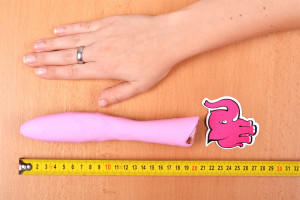Silikonski vibrator Pink Lover, skupna velikost z roko