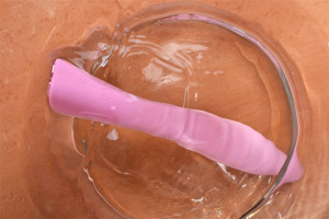 Silikonski vibrator Pink Lover, v vodi